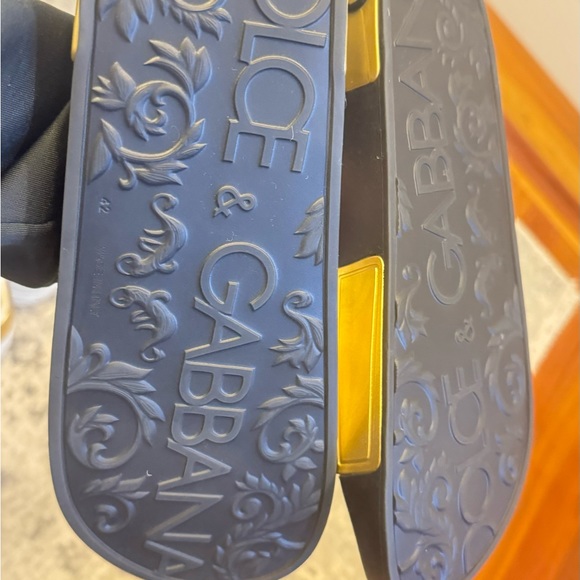 Dolce & Gabbana Unisex Slip on Sandals, New black and gold color size 9 US/42EU. - Picture 3 of 7